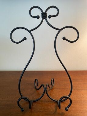 Southern Living At Home Black Scroll Cookbook or Plate Stand